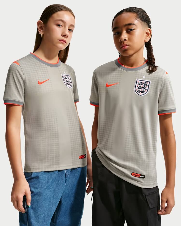 Nike x Palace x Anglia kapszula kollekció a FIFA futball világbajnokság piaci folyamatainak egyik nyertese